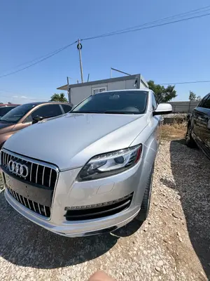 Audi Q7 2012 — 2