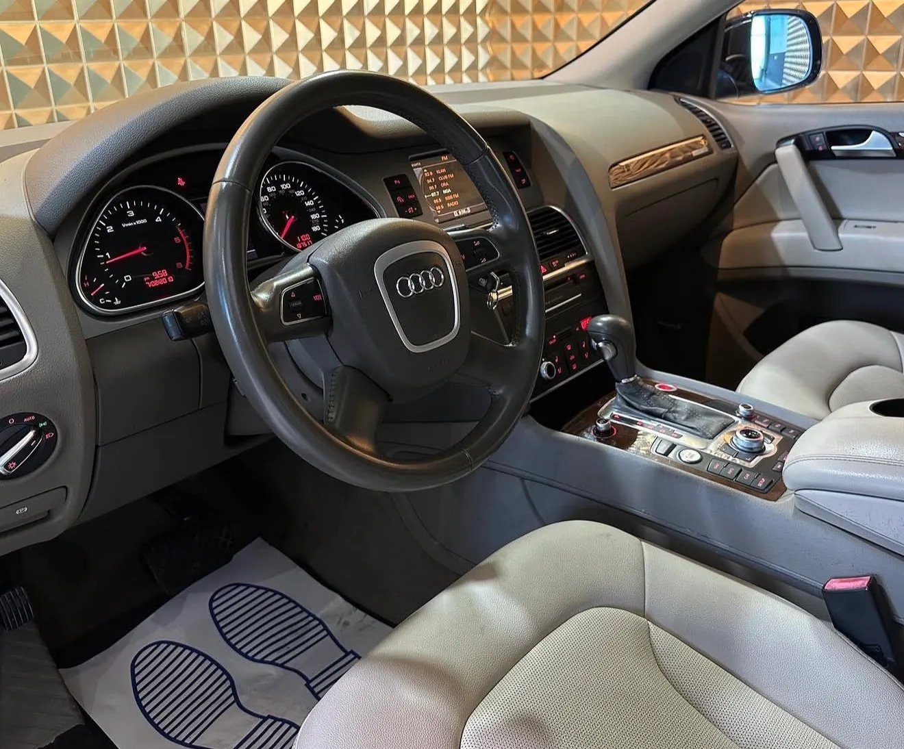Audi Q7, 2011 — 8