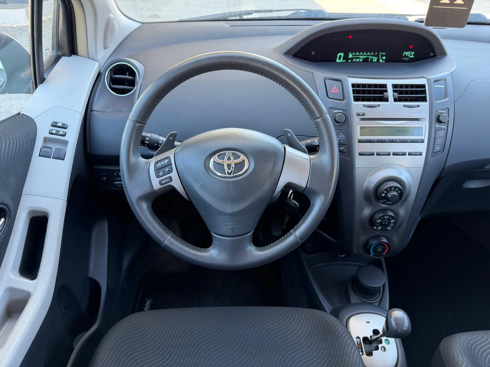 Toyota Yaris, 2011 — 8