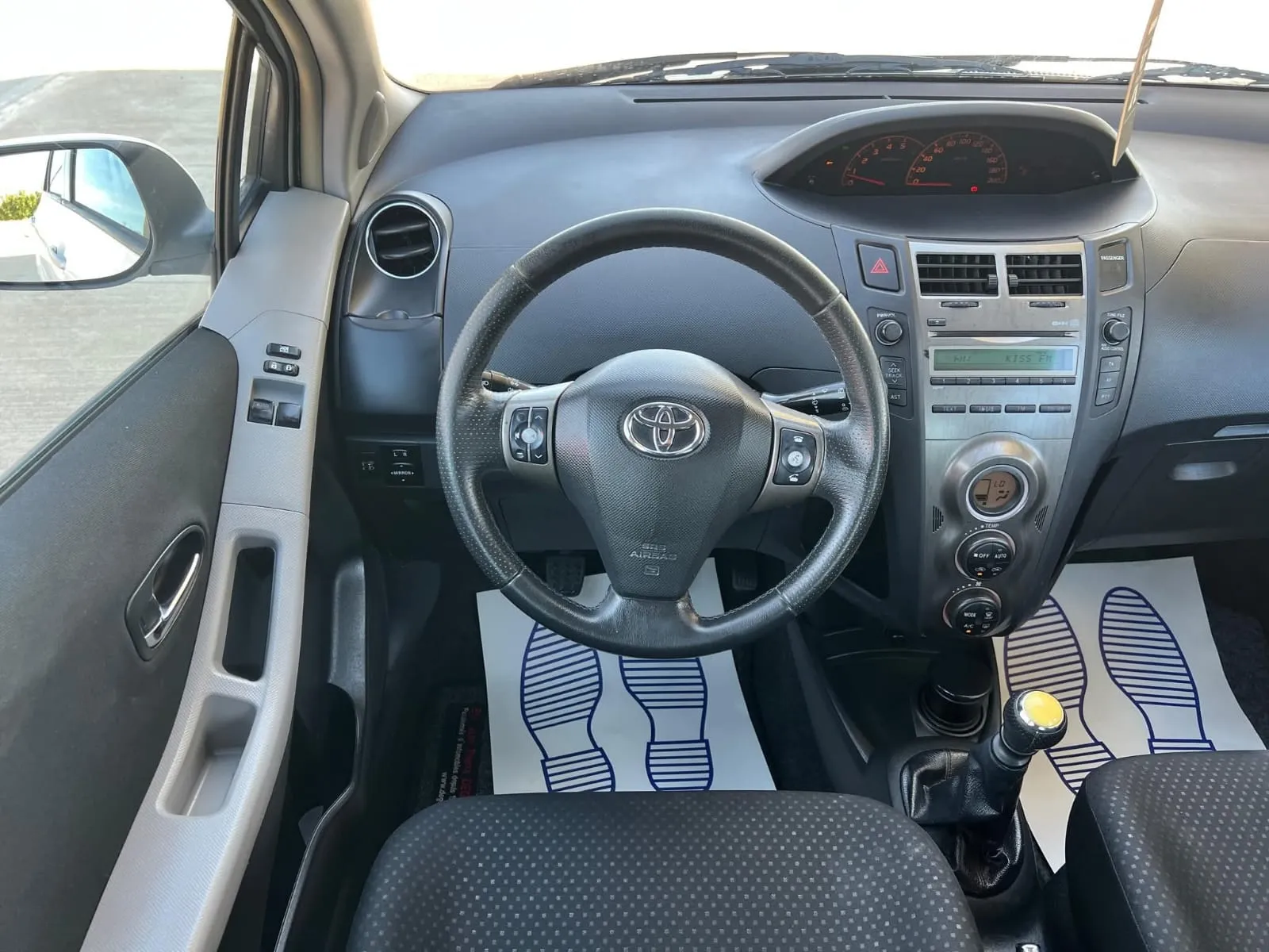 Toyota Yaris, 2010 — 10
