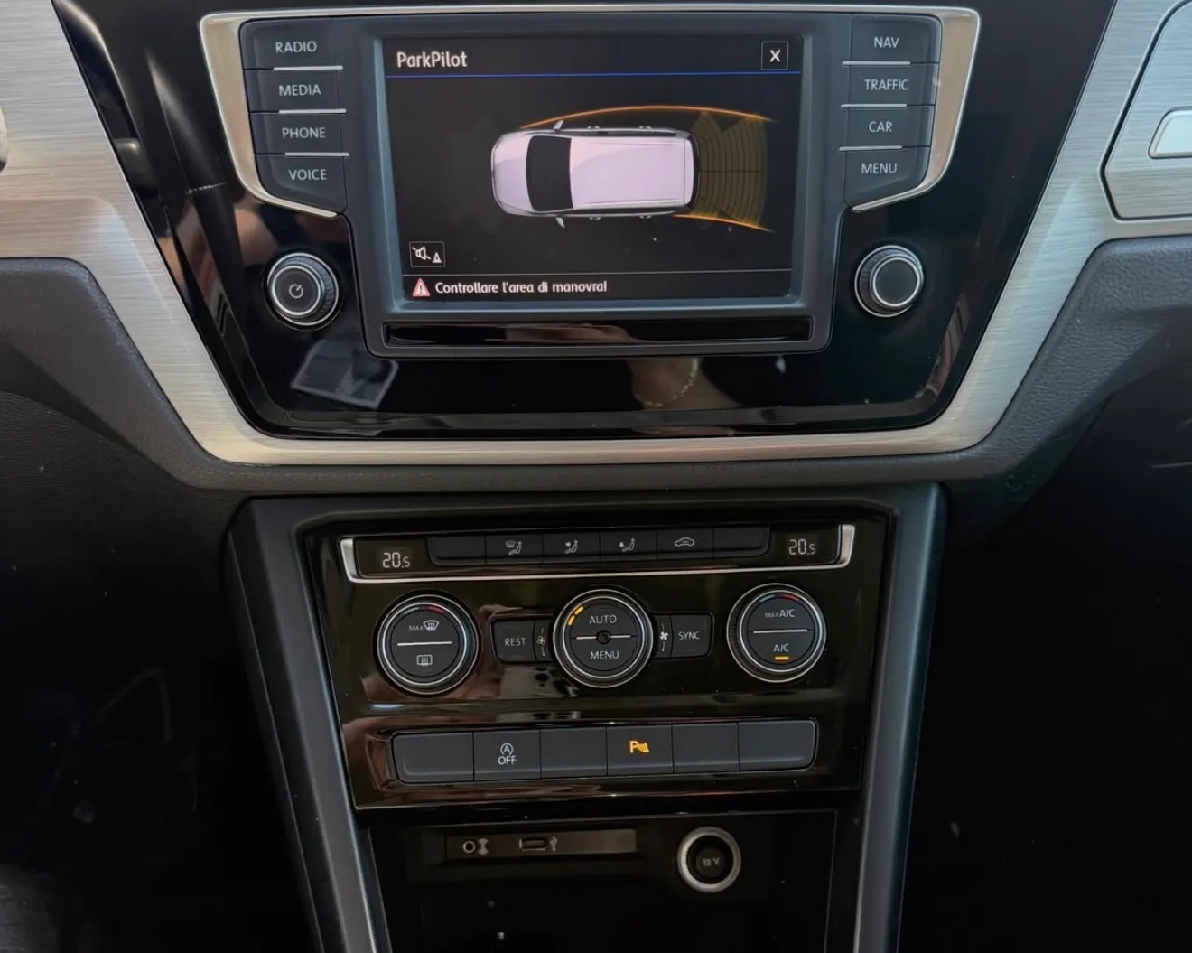 Volkswagen Touran, 2017 — 10