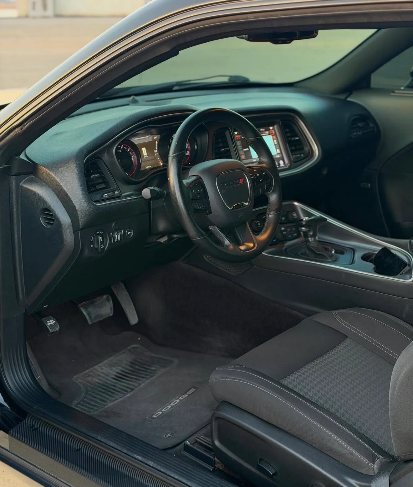Dodge Challenger, 2017 — 6