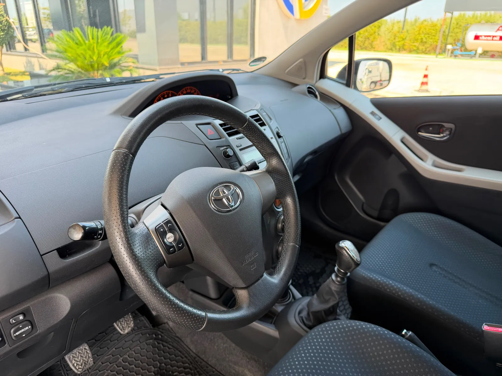 Toyota Yaris, 2010 — 9