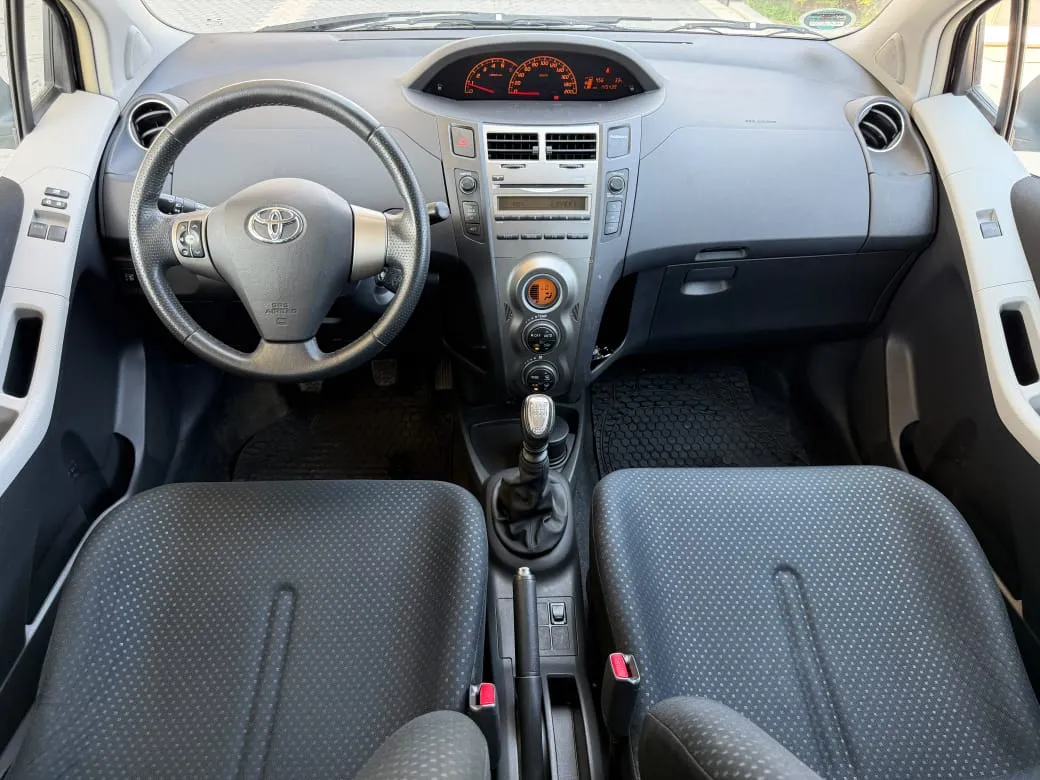 Toyota Yaris, 2010 — 7