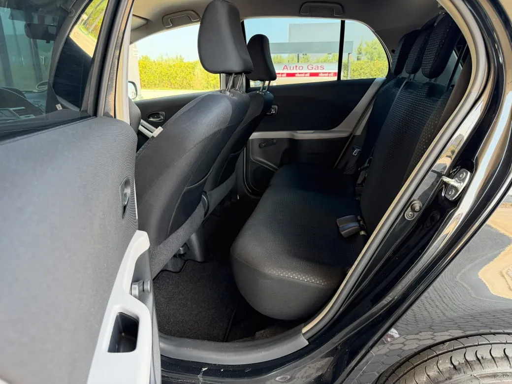 Toyota Yaris, 2010 — 12