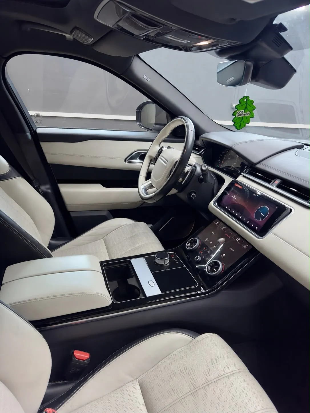Land Rover Range Rover Velar, 2018 — 11