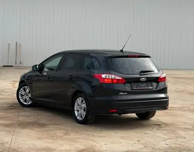 Ford Focus 2012 — 2