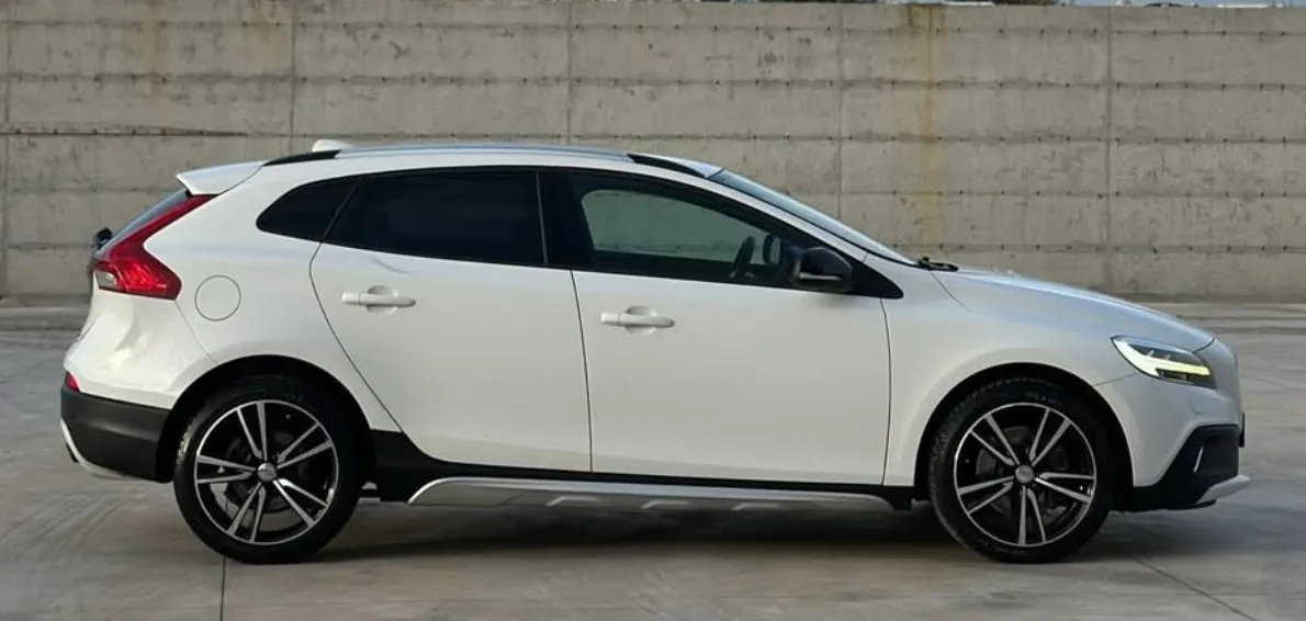 Volvo V40, 2016 — 2