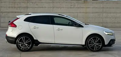 Volvo V40 2016 — 2