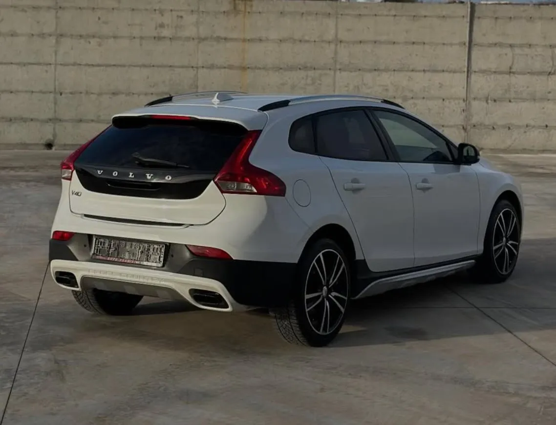 Volvo V40, 2016 — 10