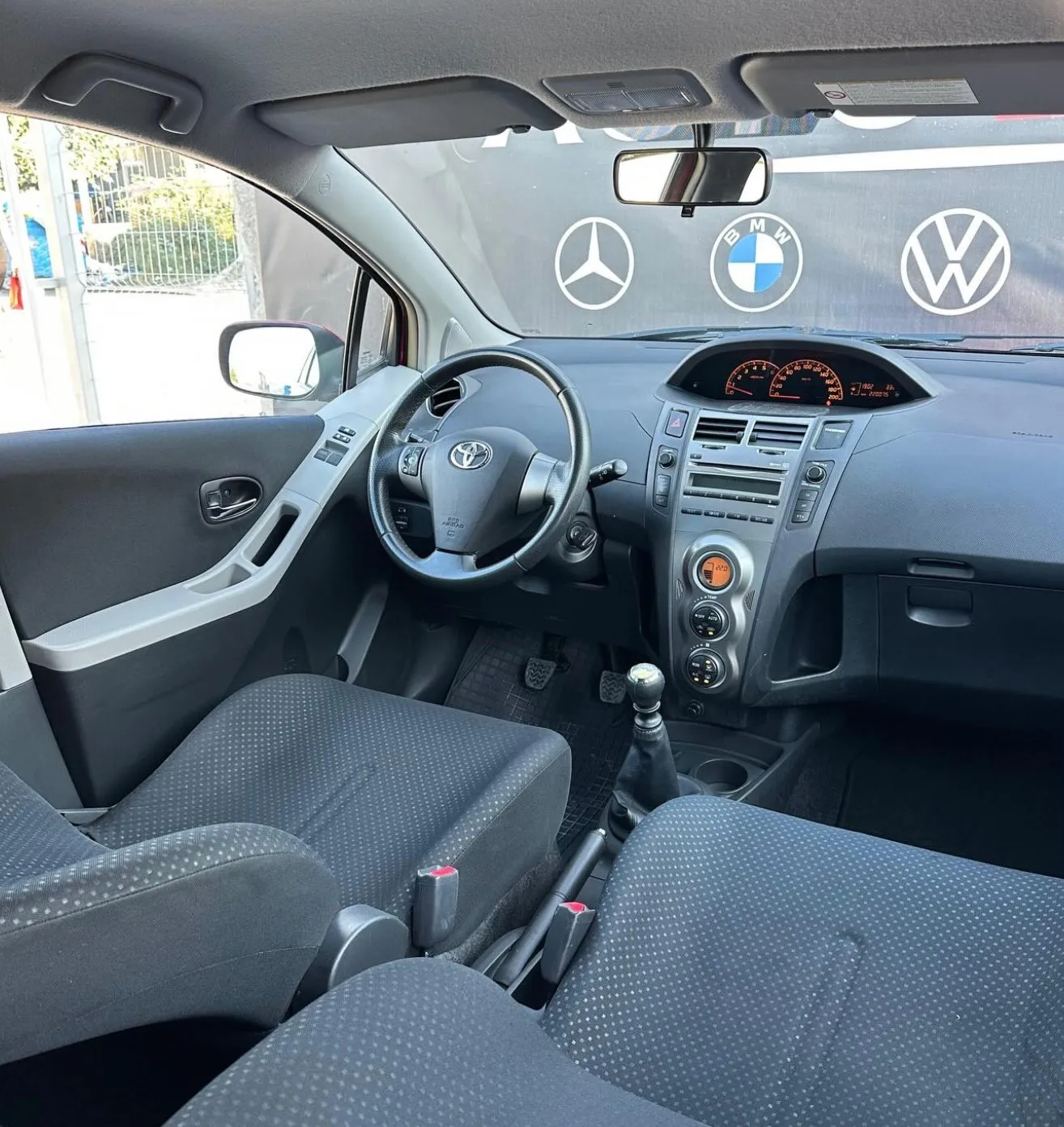 Toyota Yaris, 2011 — 9