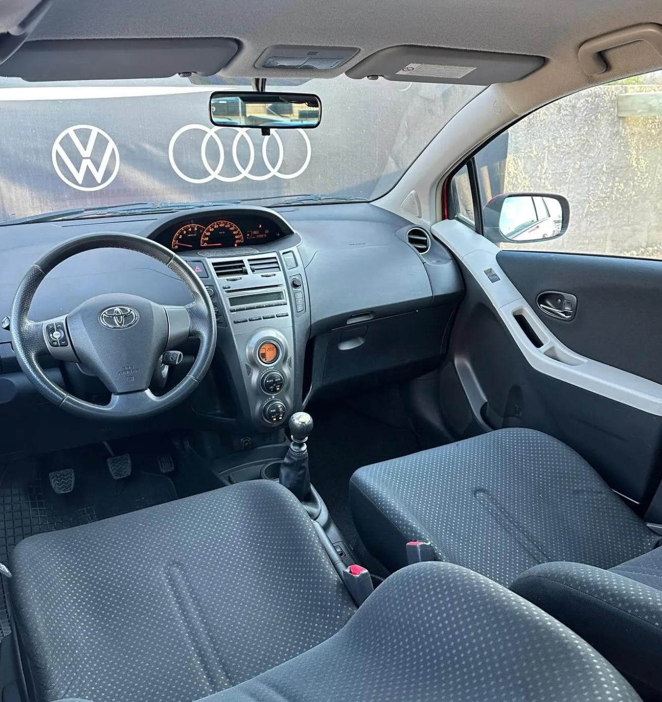 Toyota Yaris, 2011 — 8