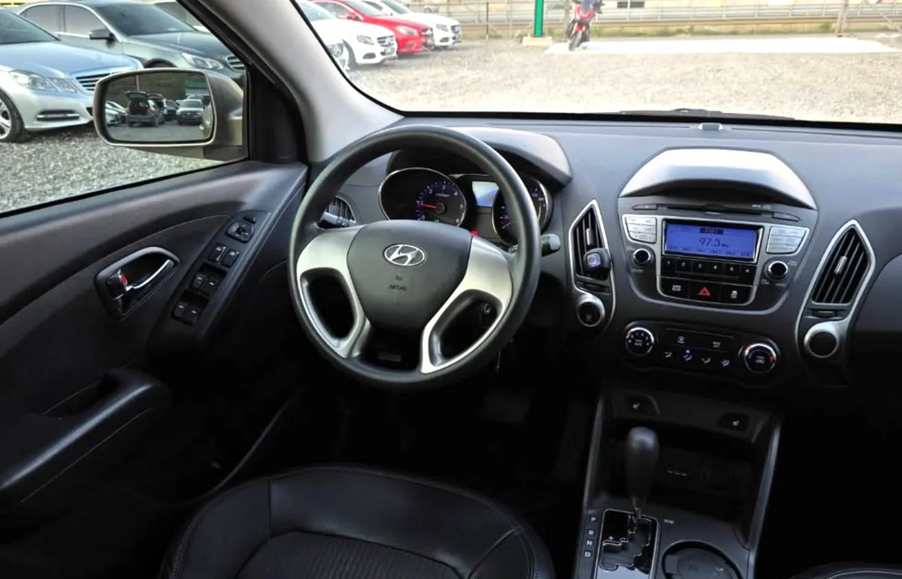 Hyundai Tucson, 2010 — 12