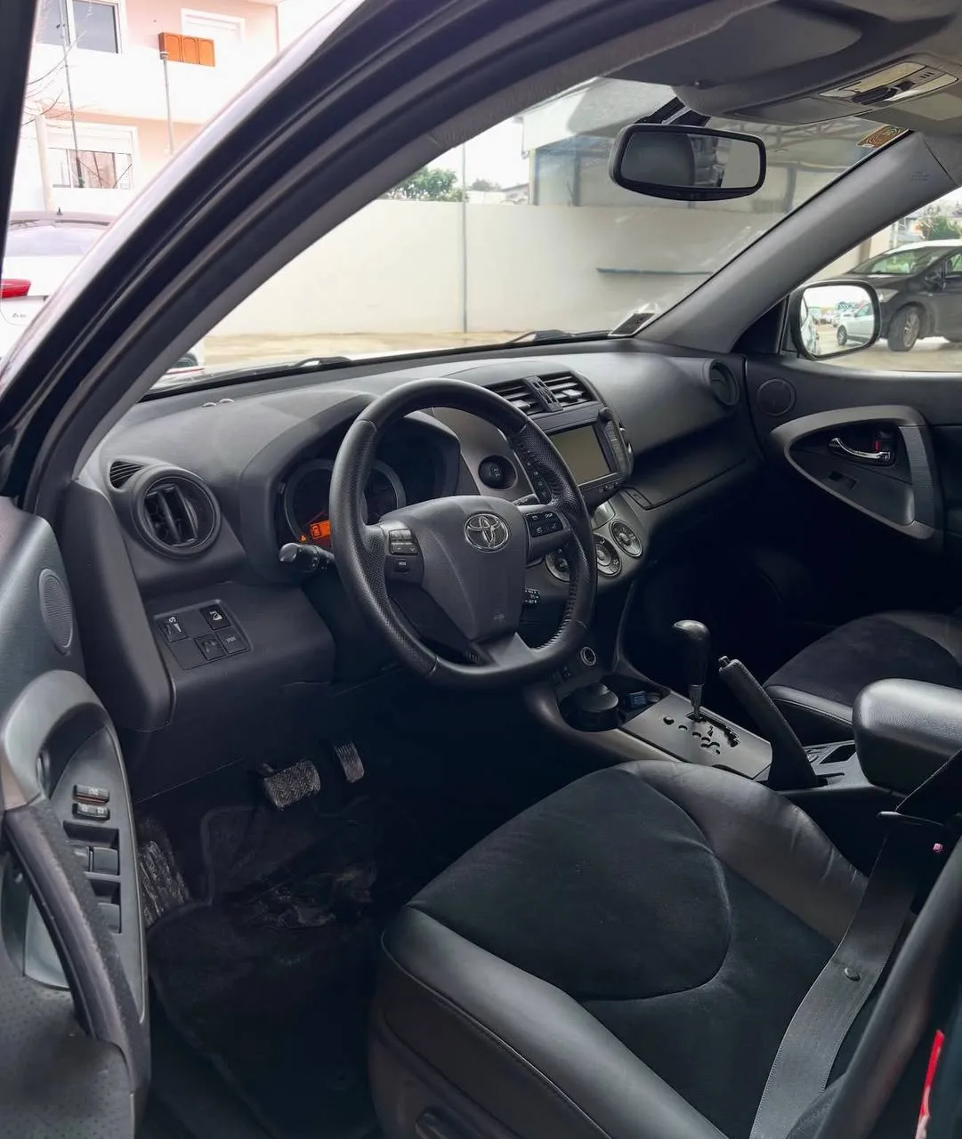 Toyota RAV4, 2011 — 7