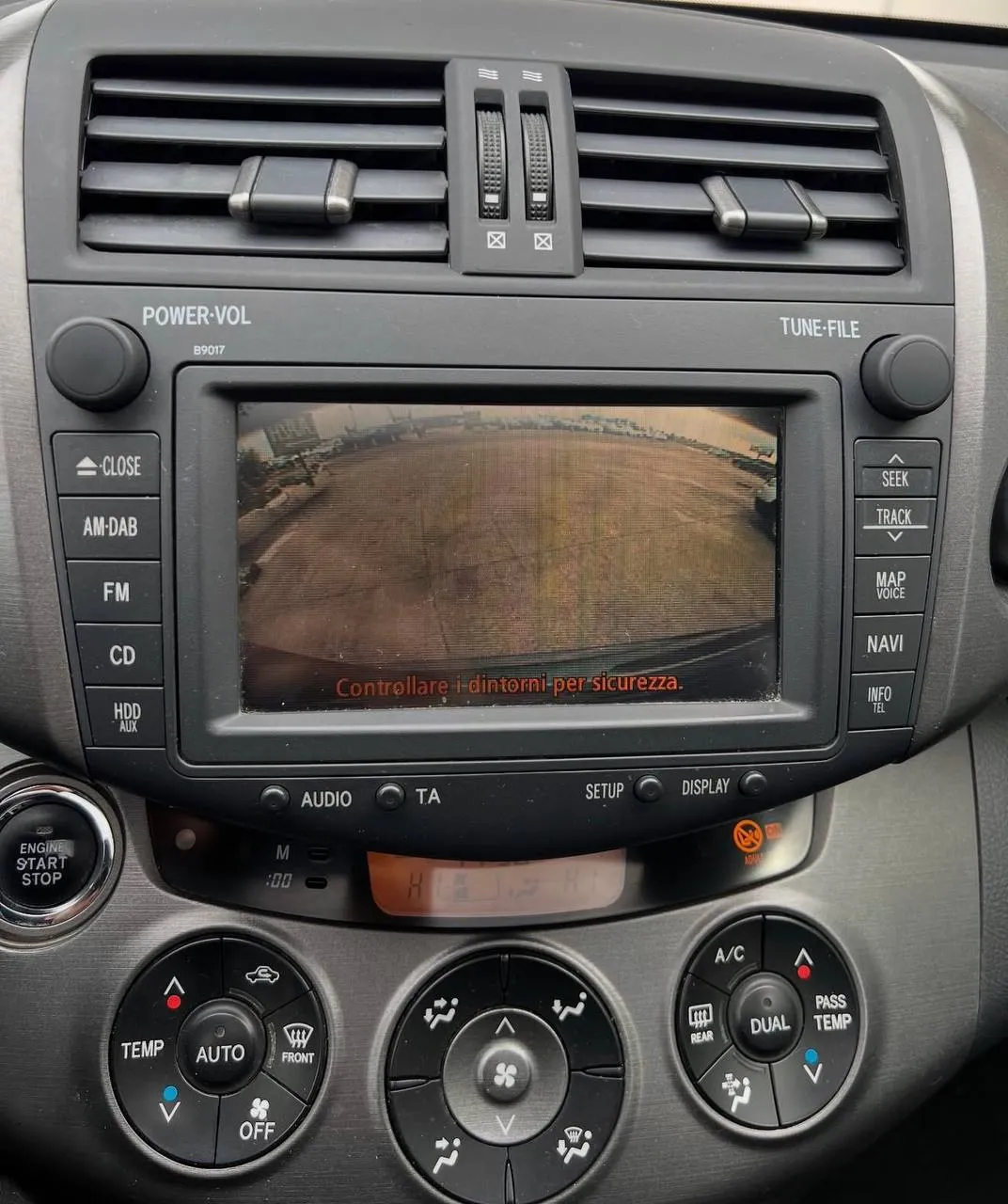 Toyota RAV4, 2011 — 8